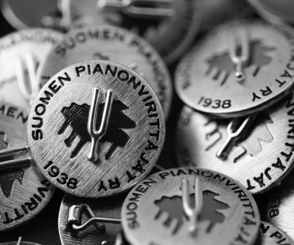 Suomen Pianonvirittäjät pinssi